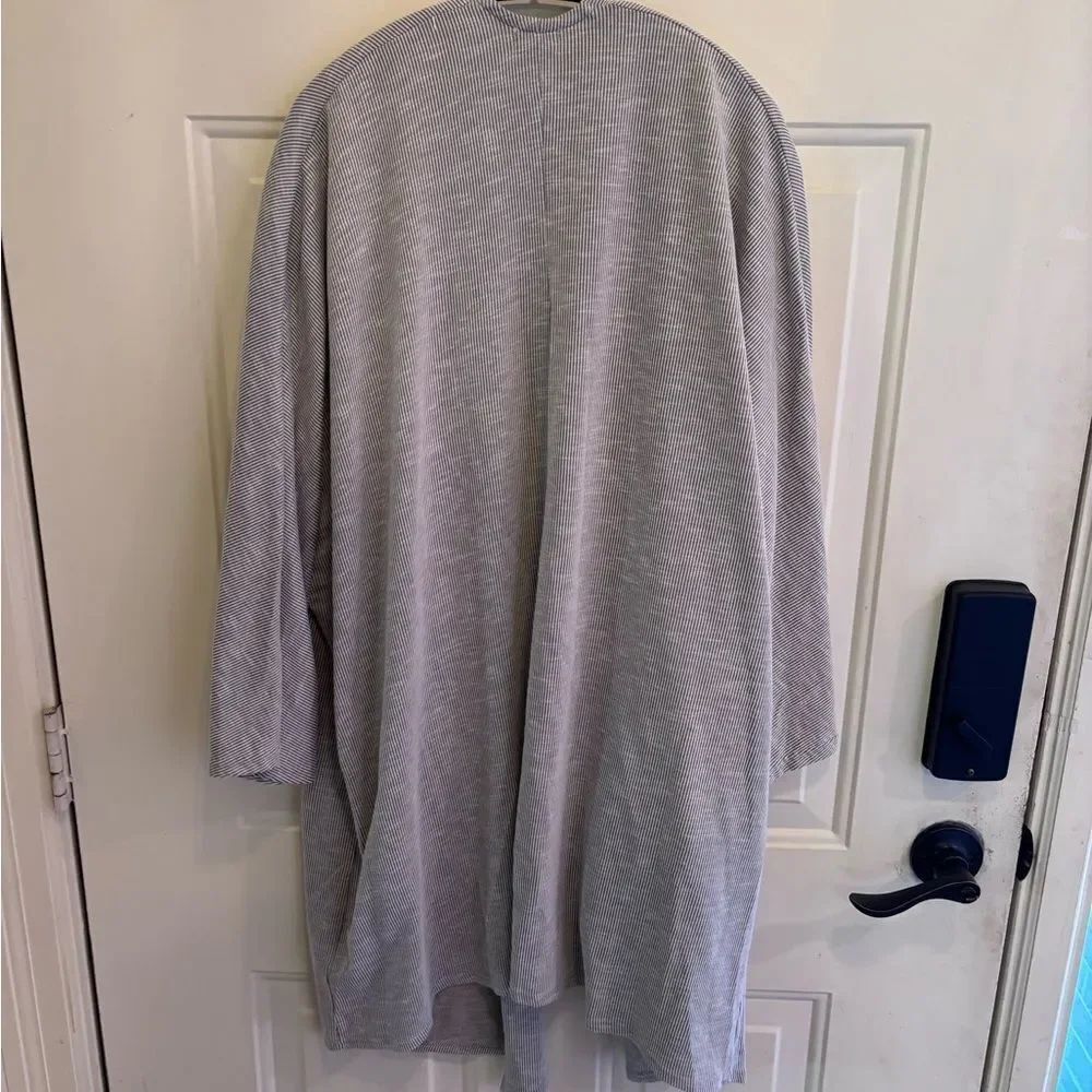 DONNI. Striped Gray and White Top - Picture 4 of 5